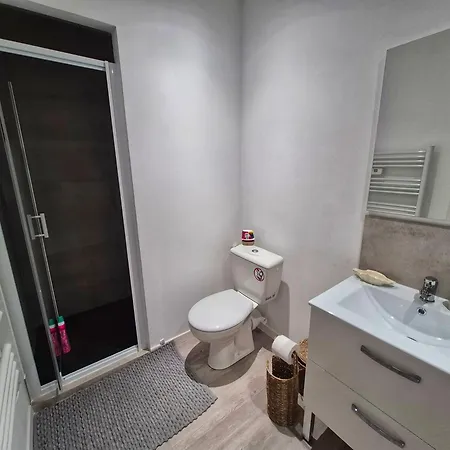 - Centre - Terrasse - Ménage, Draps, Serviettes Inclus -
